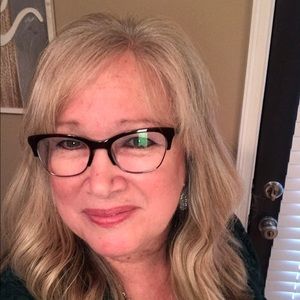 Meet your Posher, Misti